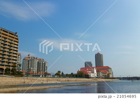 宝塚大劇場と武庫川 21054695