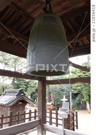 四国霊場第80番札所「（讃岐）国分寺」鐘楼、四国最古の梵鐘 21056418