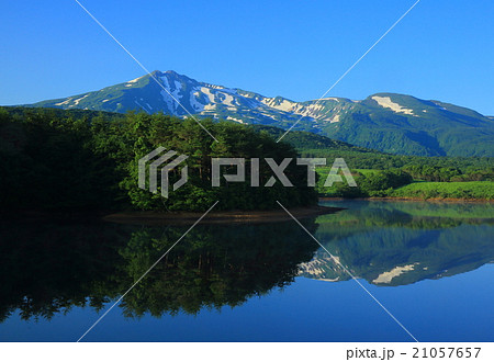 扇谷地溜池　夏の鳥海山 21057657