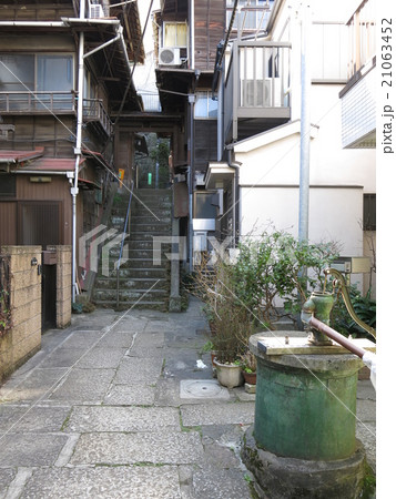 文京区本郷の樋口一葉旧居跡 21063452