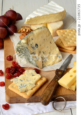 cheese and crackers cheese and crackers 21063735