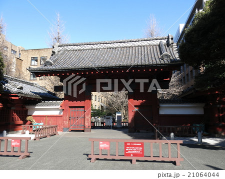 受験・合格発表シーズンの東京大学赤門 受験・合格発表シーズンの東京大学赤門 21064044