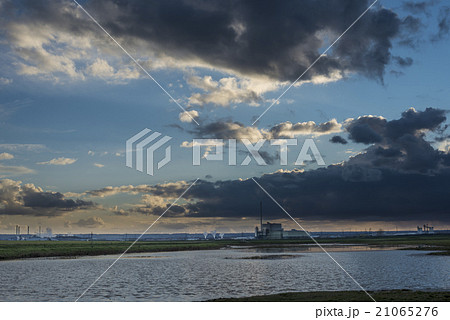 Twilight over an industrial scene 21065276