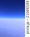 空と雲を飛行機から 21066589