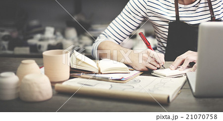 Craftsman Browsing Laptop Connection Technology Concept 21070758