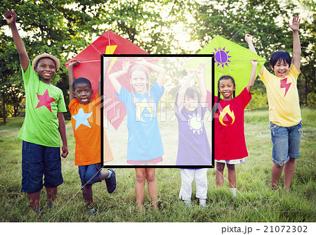 Summer Togetherness Friendship Square Copy Space Concept 21072302