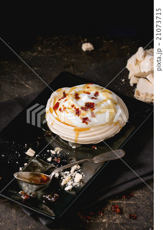 Pavlova dessert with caramel 21073715