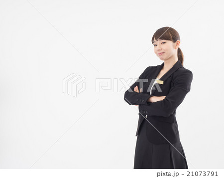 両手を組むビジネスウーマン 21073791