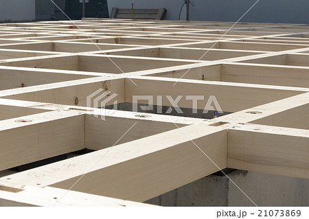 住宅　木造住宅　基礎工事　床　土台　集成材　木材　イメージ 21073869