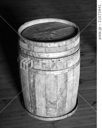 Old wooden barrel Old wooden barrel 21073941
