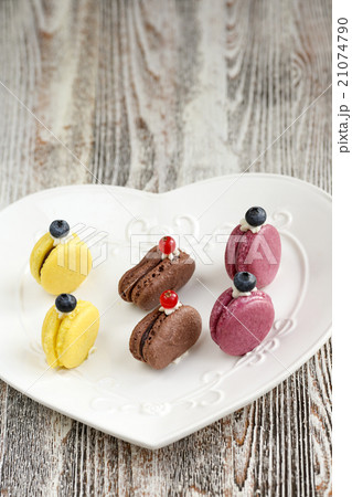French Macarons. Meringue French Macarons. Meringue 21074790