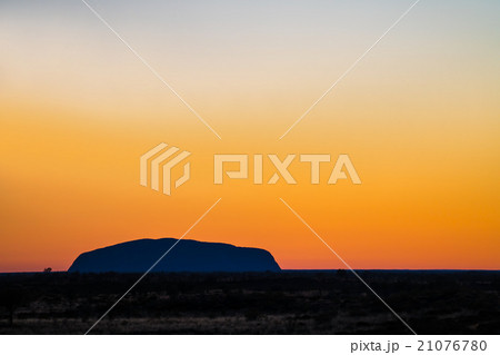 エアーズロック(ウルル)の夕焼け エアーズロック(ウルル)の夕焼け 21076780