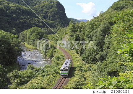 白滝発祥の地を行くローカル列車 21080132