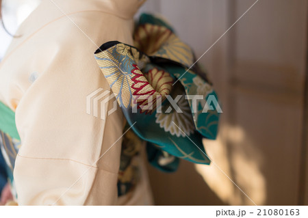 How to dress in kimono 21080163