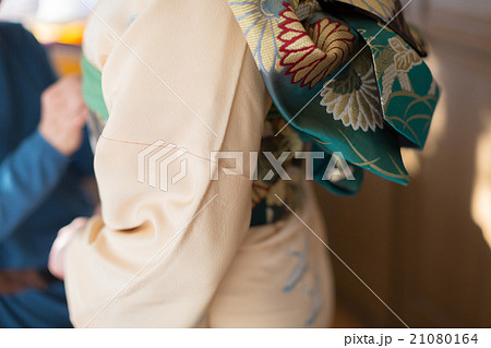 How to dress in kimono 21080164