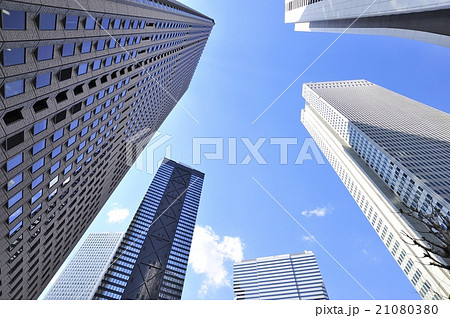 東京 西新宿 オフィス街 高層ビルの写真素材