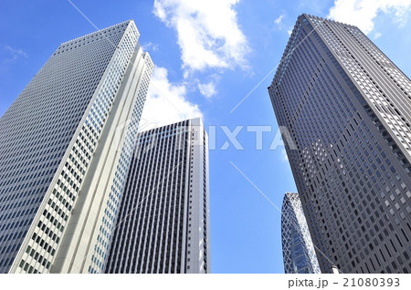 東京 西新宿 オフィス街 高層ビルの写真素材