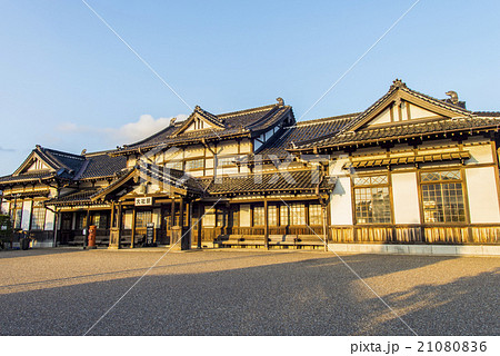 夕陽に輝く旧大社駅 21080836