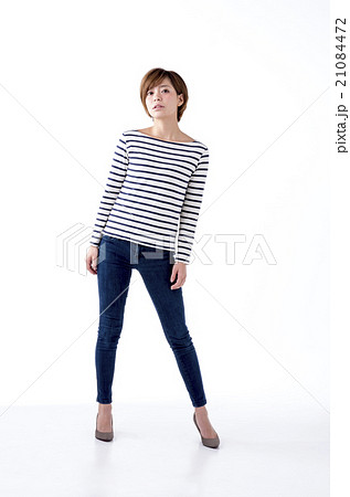 20代後半の女性 20代後半の女性 21084472