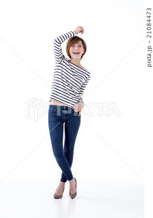 20代後半の女性 20代後半の女性 21084473