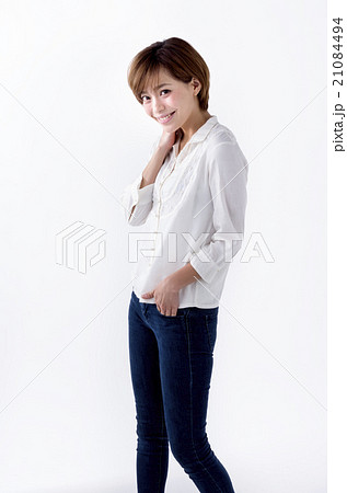 20代後半の女性 20代後半の女性 21084494