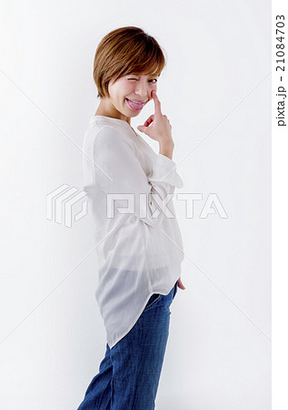 20代後半の女性 20代後半の女性 21084703