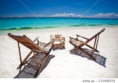 Tropical relax on white beach 21088039