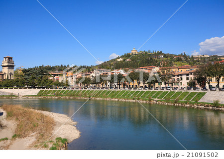 Verona panorama Adige 21091502