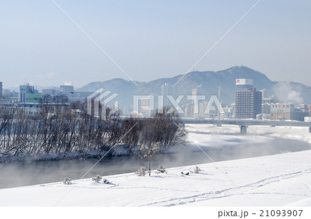 冬の豊平川 21093907