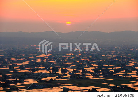 散居村夕景 21096309