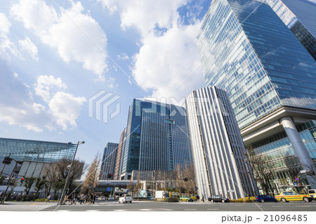 東京丸の内のオフィス街風景 21096485