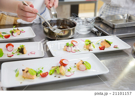 調理師の手元 21101157