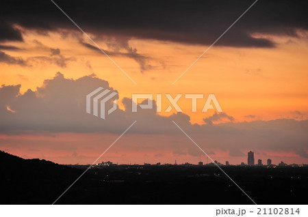 闇から朱への変化　浜名湖 21102814