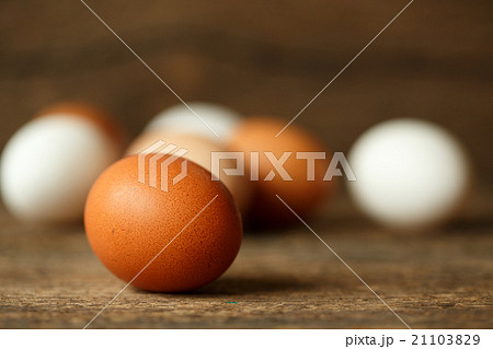 Chicken eggs on a wooden rustic background Chicken eggs on a wooden rustic background 21103829
