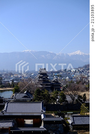 松本城とアルプスと城山１ 21103895