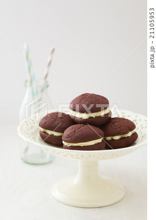 Chocolate whoopie pies 21105953