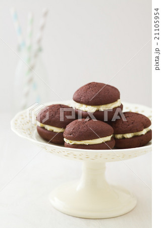 Chocolate whoopie pies 21105954