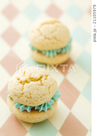 Vanilla whoopie pies 21105979