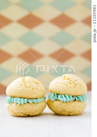 Vanilla whoopie pies 21105981