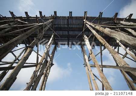 THAILAND KANCHANABURI SANGKHLABURI WOODEN BRIDGE 21107148