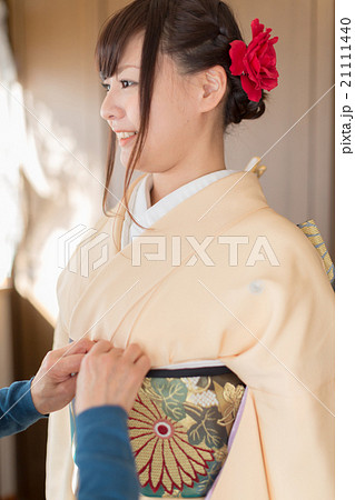 How to dress in kimono 21111440