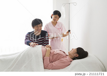 入院する妊婦 入院する妊婦 21111721