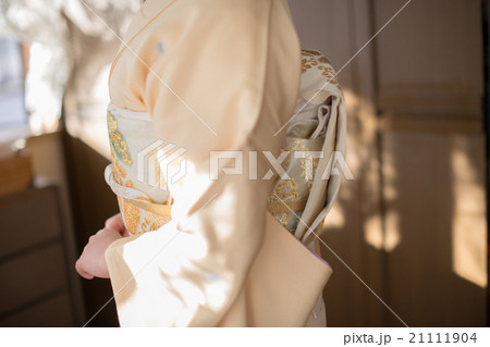 How to dress in kimono 21111904