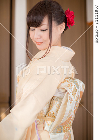 How to dress in kimono 21111907
