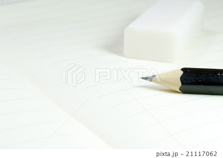 Pencil and Notebook 21117062