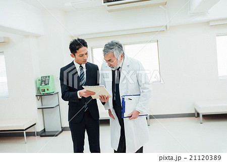 製薬会社の営業 21120389