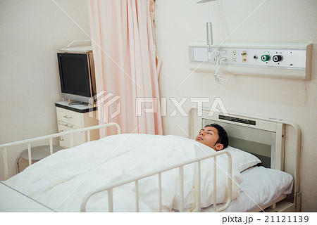 寝ている患者の写真素材