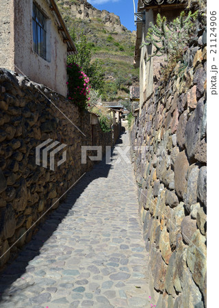 オリャンタイタンボ　裏道と遺跡の風景 21124906