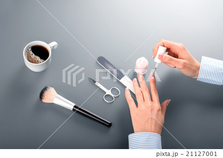 Female employee applies nail polish. 21127001