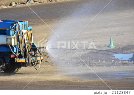 散水車による散水作業 散水車による散水作業 21128847